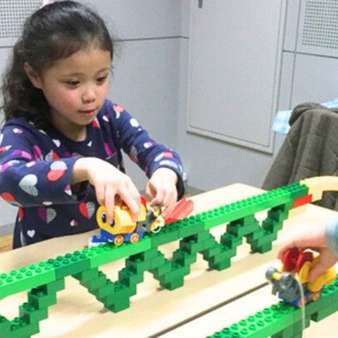 ブロック・ビルダーⅢ授業例「V字型の橋」のイメージ