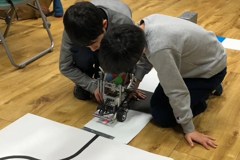 イメージ：小学生のロボット・プログラミングにおける思考と問題解決